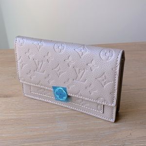 NWOT Inspired small purse with chain